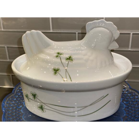 “Shamrocks” by MARCUS NOTLEY 1.5 Quart Oval Covered Casserole-Made in Ireland - Picture 7 of 7